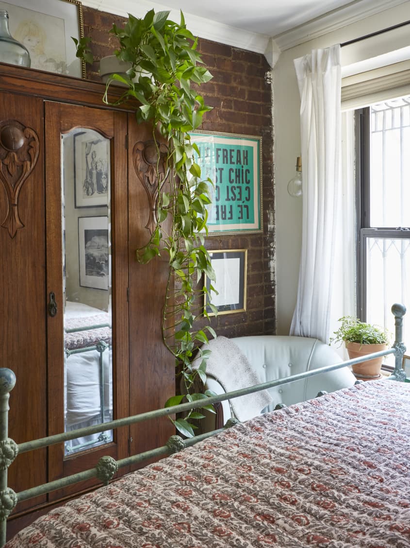 200 Square Foot NYC Apartment Tour Photos Apartment Therapy